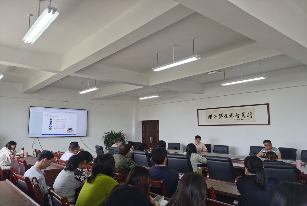 讲座现场.jpg 讲座现场.jpg
