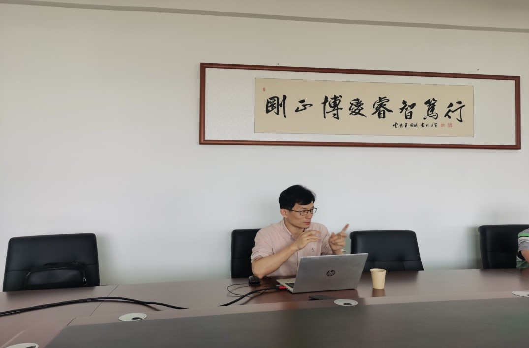 周伟教授.jpg 周伟教授.jpg