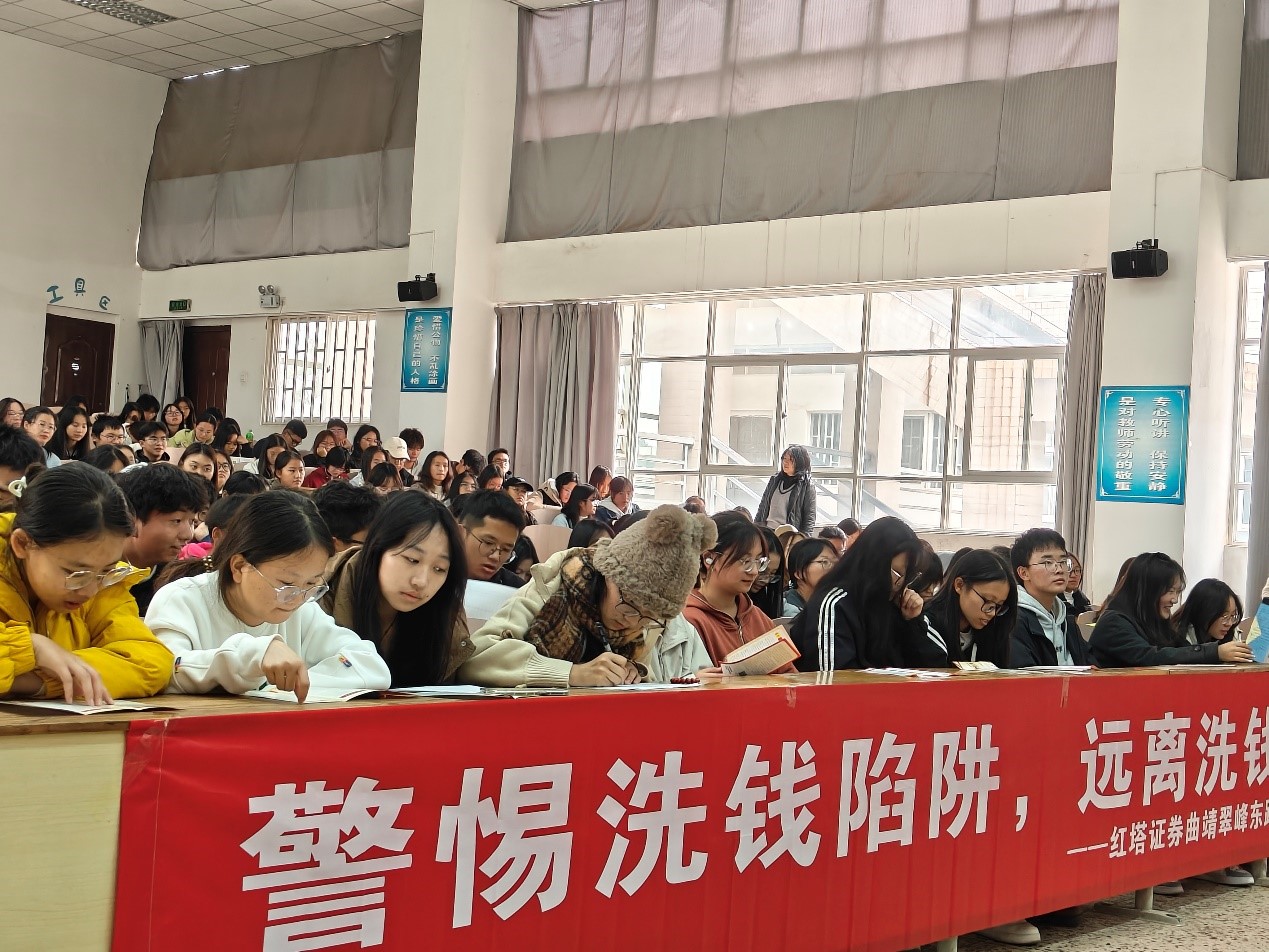 讲座现场.jpg 讲座现场.jpg