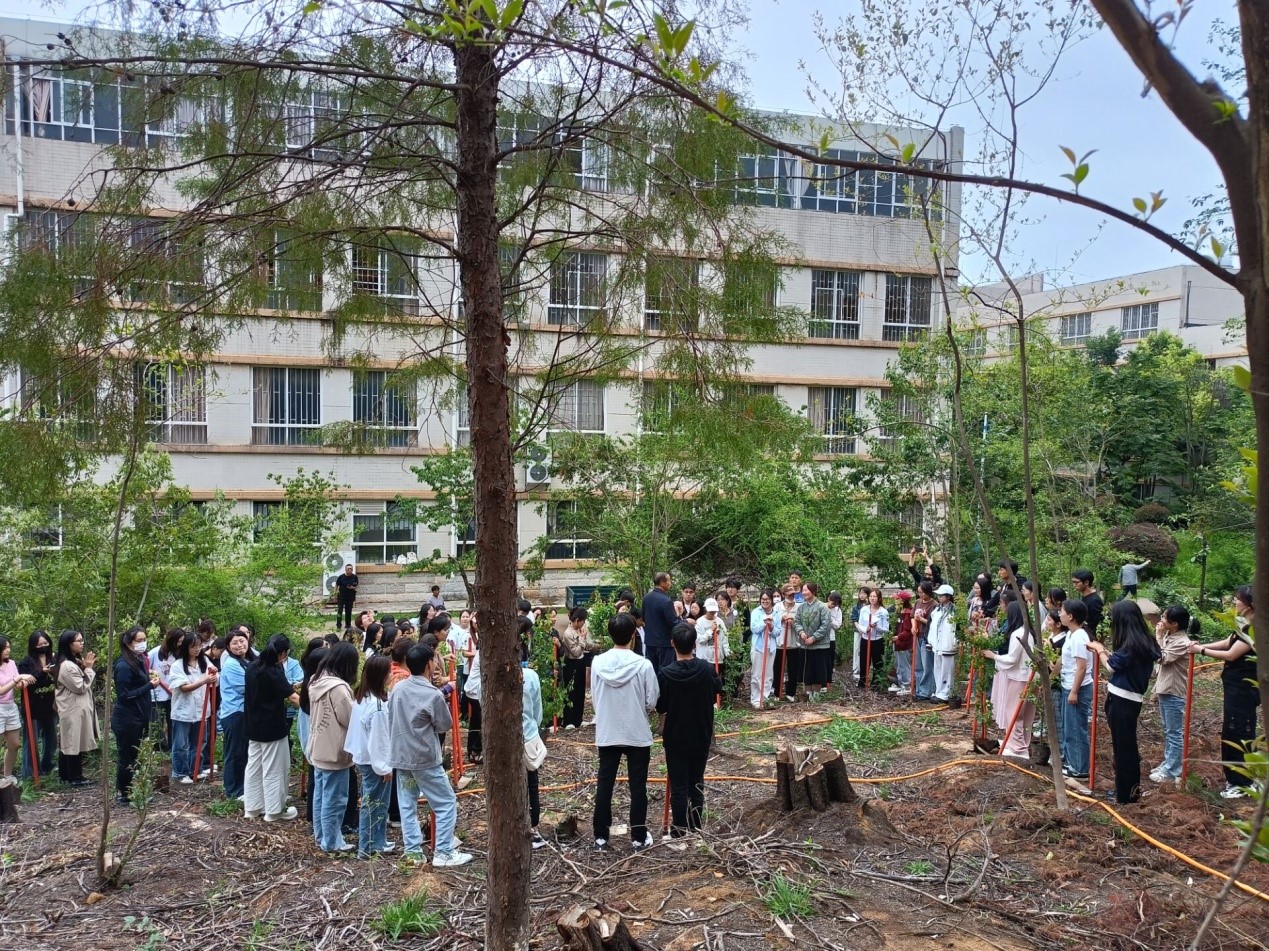 主题党日活动现场.jpg 主题党日活动现场.jpg