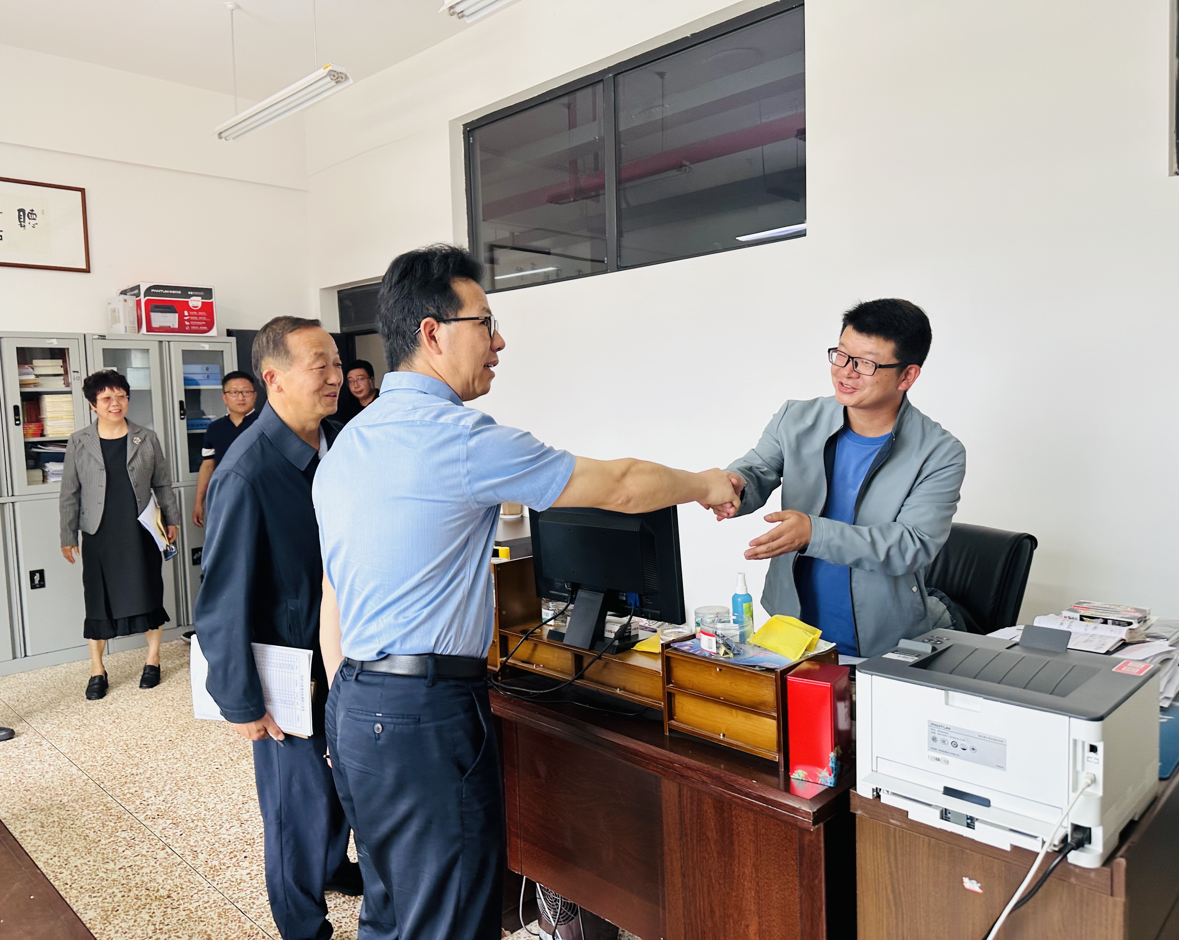 走访办公室.jpg 走访办公室.jpg
